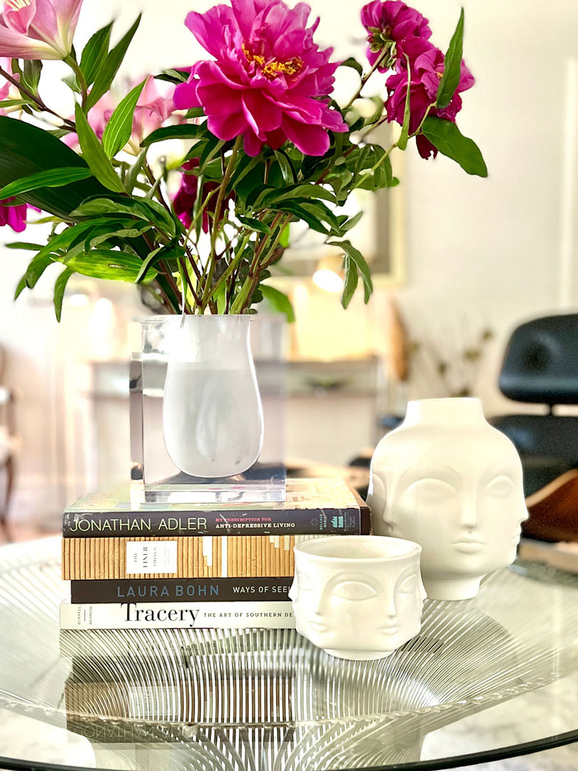 Effortless Elegance: A Modern Living Space with Jonathan Adler